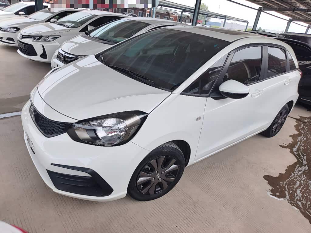 Honda Fit 1.5 л 2023 г. Белый, пробег 27300 км