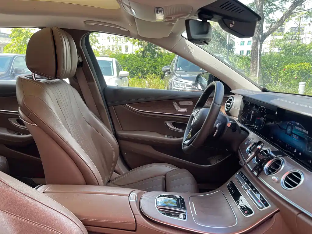 Mercedes-Benz E-Class — миниатюра 8
