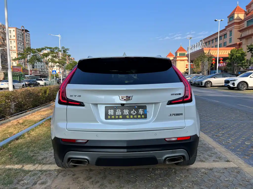 Cadillac XT4 — миниатюра 5
