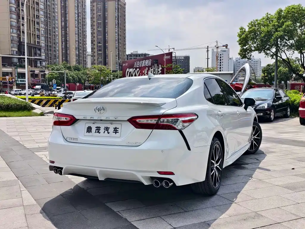 Toyota Camry — миниатюра 7