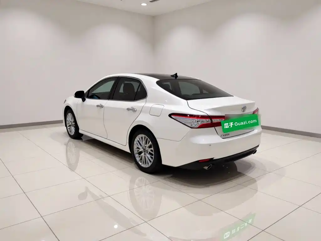 Toyota Camry — миниатюра 4