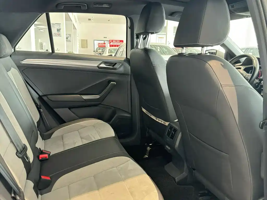 Volkswagen T-Roc — миниатюра 7
