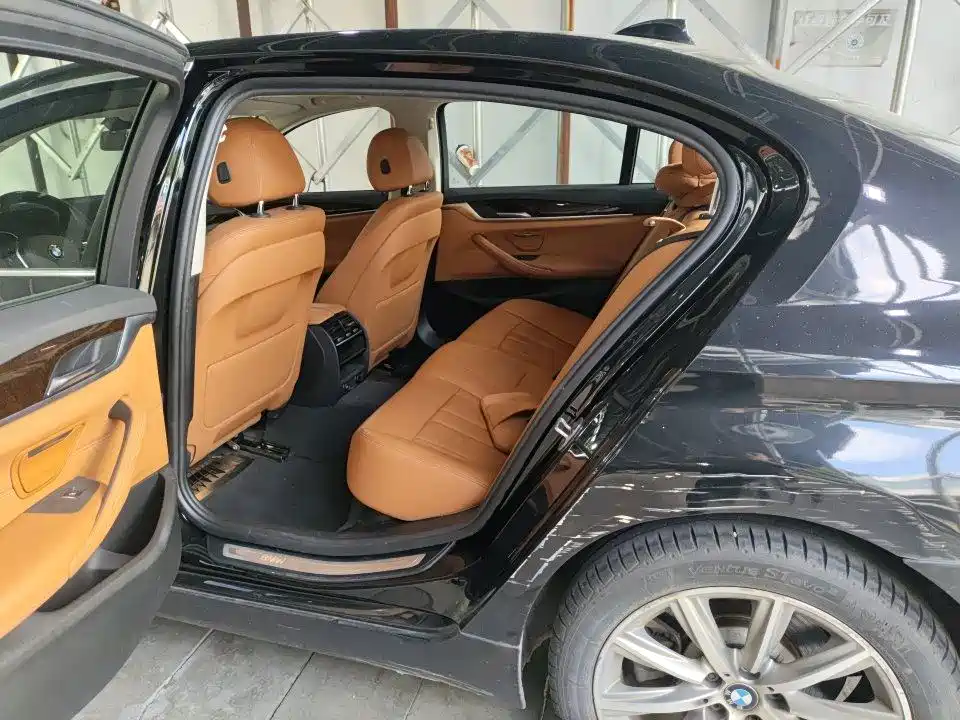 BMW 5 Series — миниатюра 6
