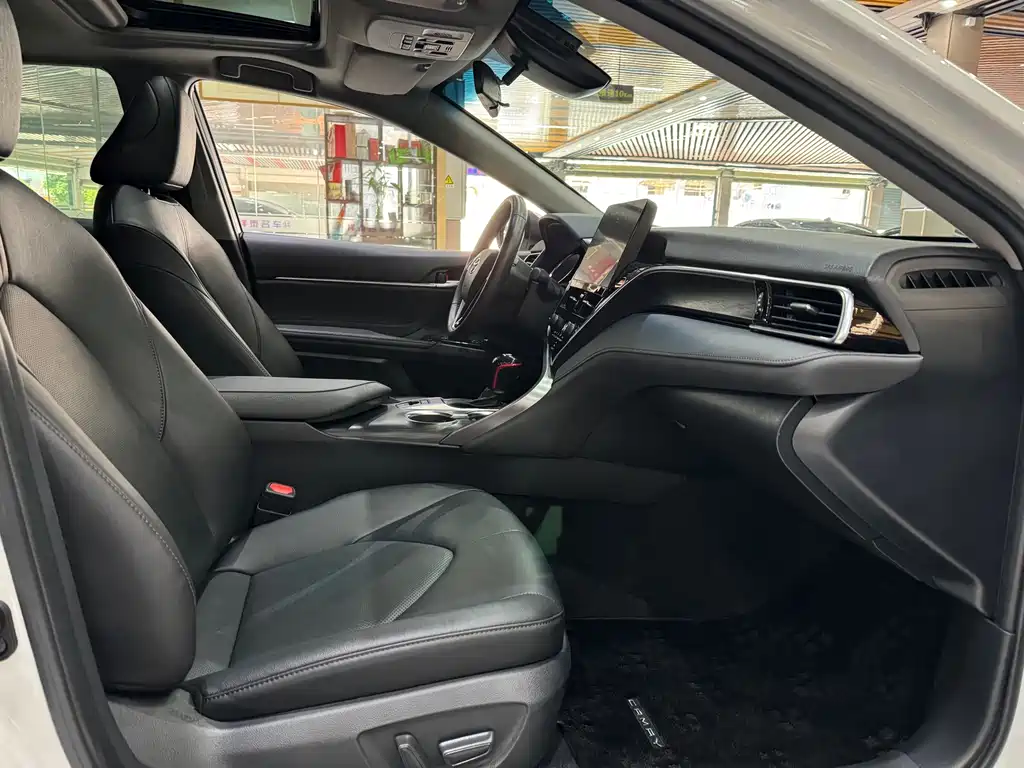 Toyota Camry — миниатюра 8