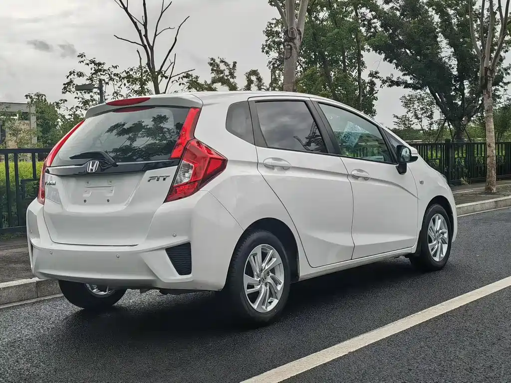 Honda Fit — миниатюра 8