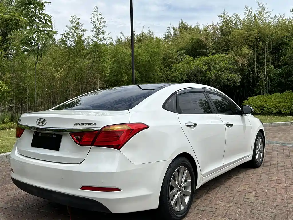 Hyundai Mistra 2014 1.8L AT GLS