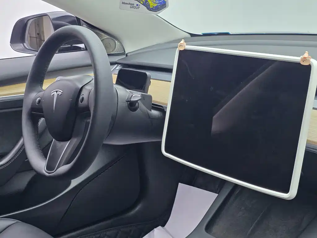 Tesla Model 3 — миниатюра 9