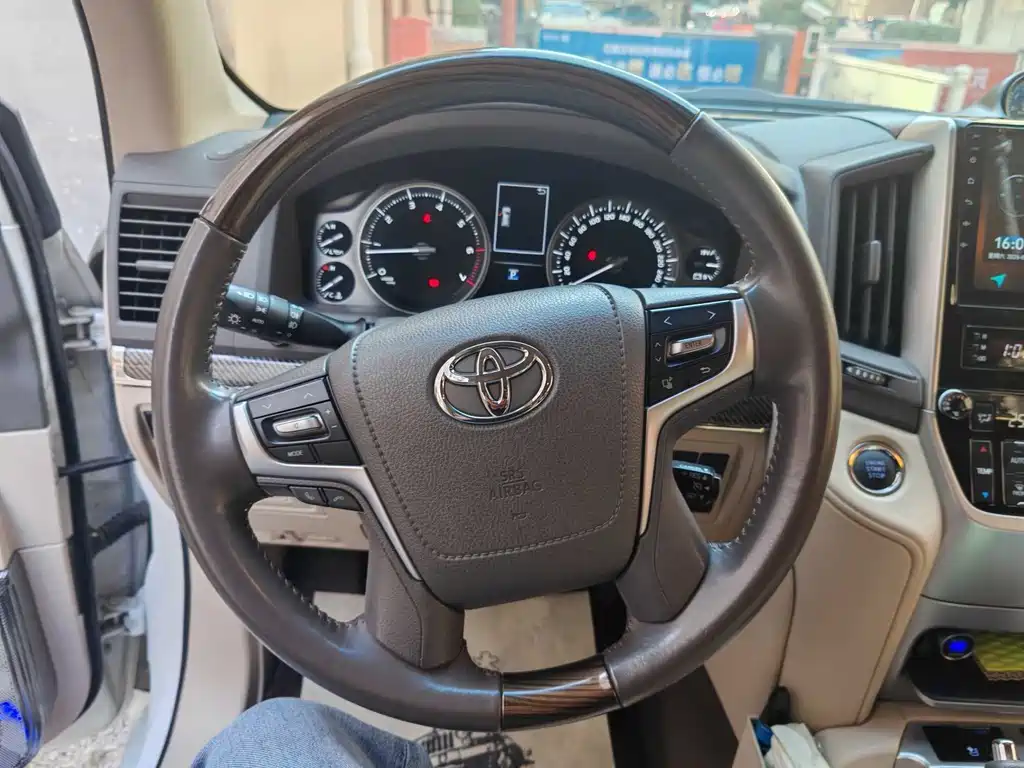 Toyota Land Cruiser — миниатюра 9