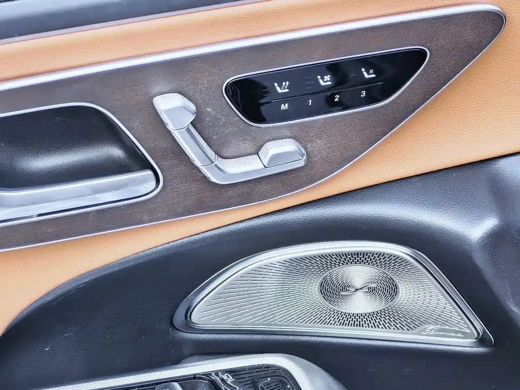Mercedes-Benz E-Class — миниатюра 7