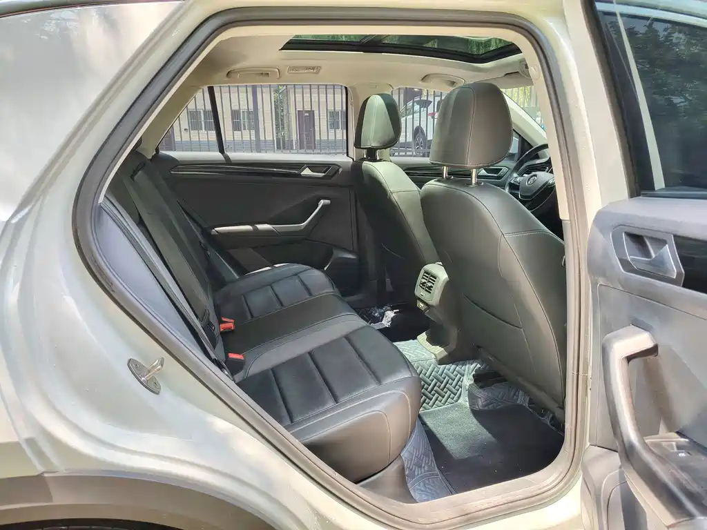 Volkswagen T-Roc — миниатюра 11