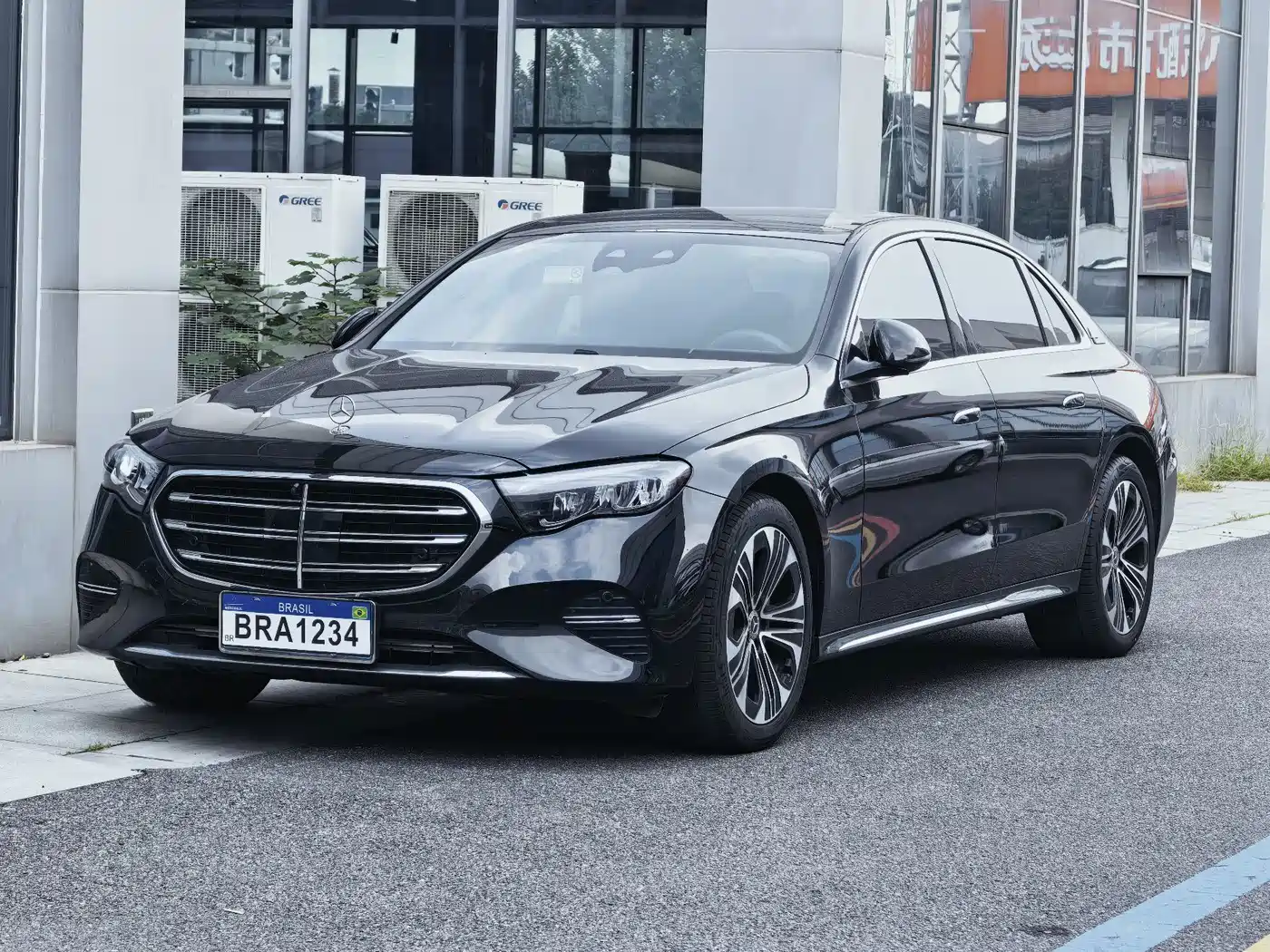 奔驰E级 2025款 改款 E 300 L 豪华运动型 2025
