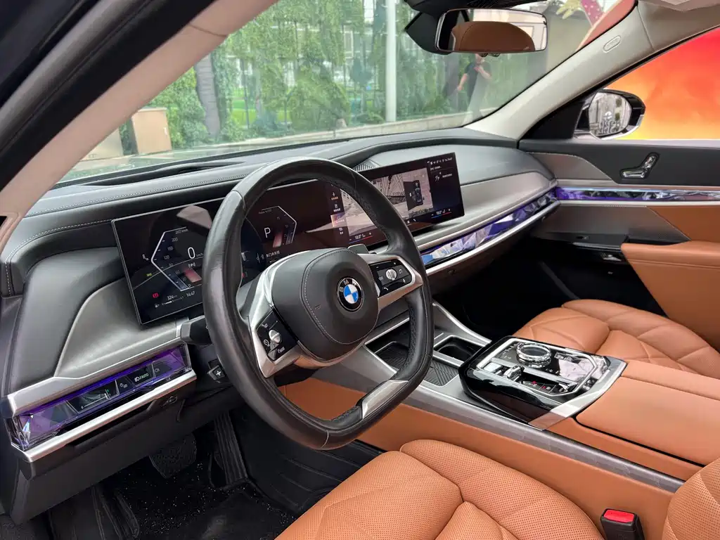 BMW 7 Series — миниатюра 9