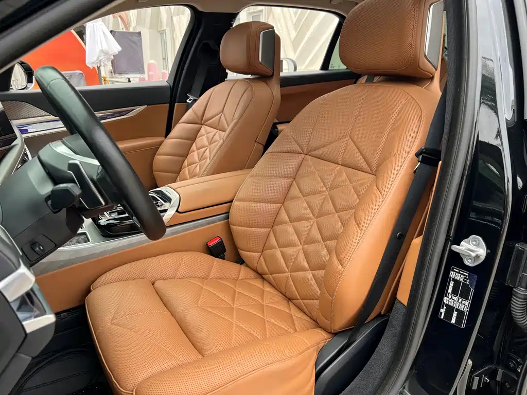 BMW 7 Series — миниатюра 25