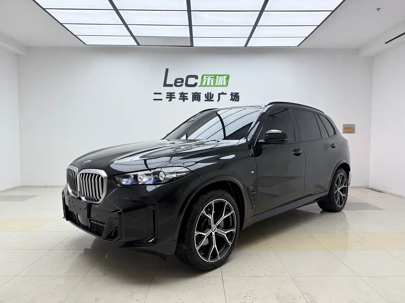 宝马X5 2025款 xDrive 30Li 尊享型M运动曜夜套装 2025