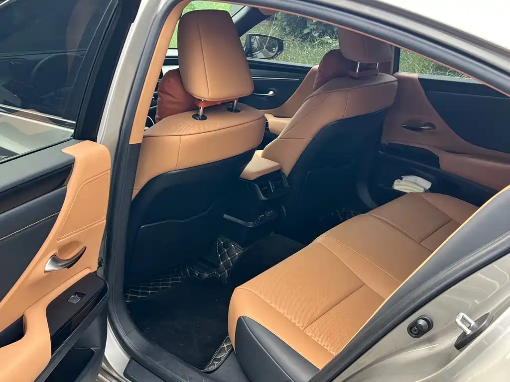 Lexus ES — миниатюра 10