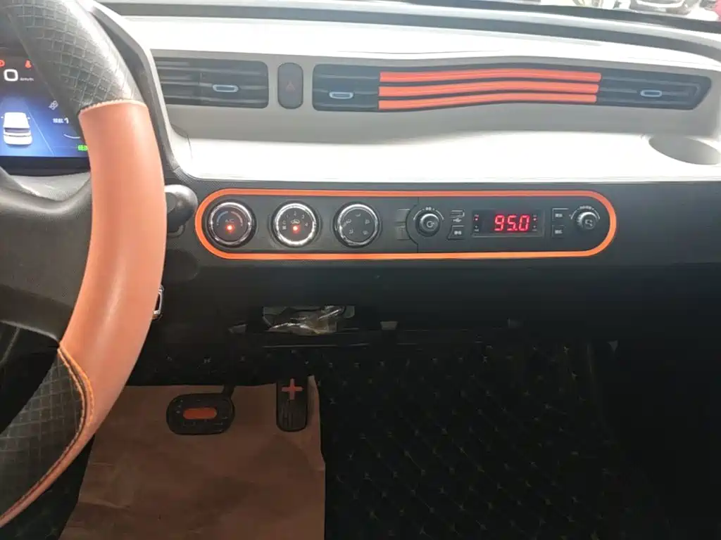 Wuling MINIEV — миниатюра 13