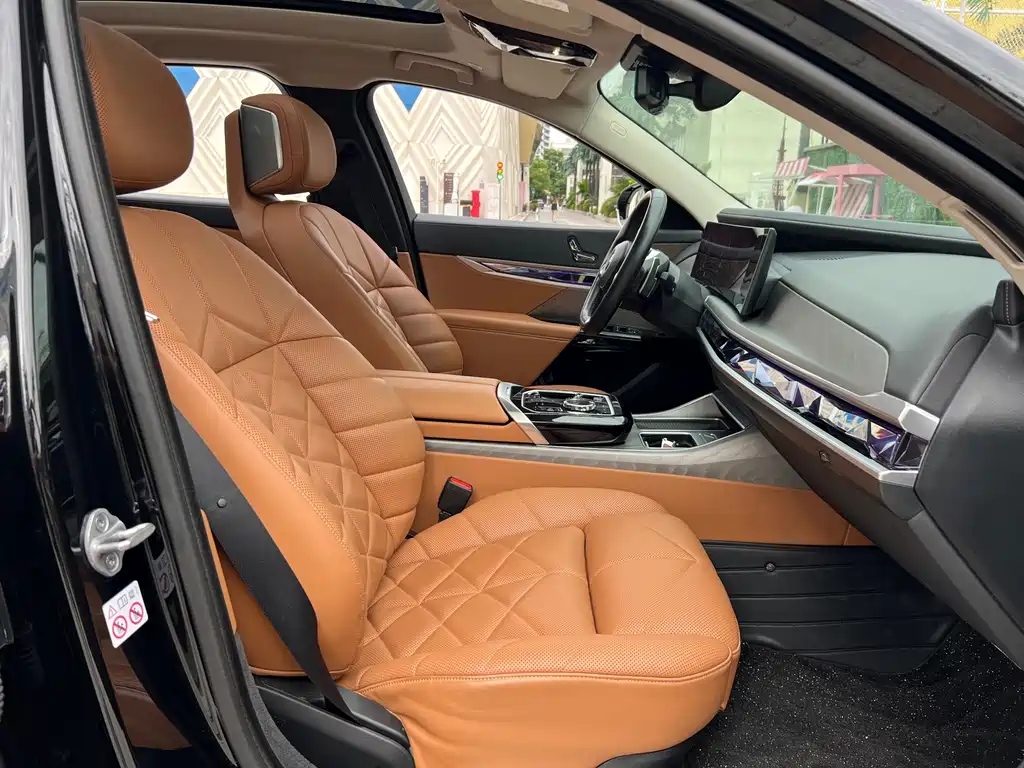 BMW 7 Series — миниатюра 12