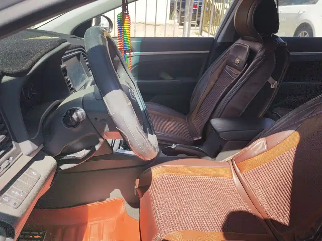 Hyundai Elantra — миниатюра 11