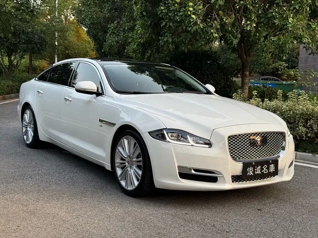 Jaguar XJ — миниатюра 3