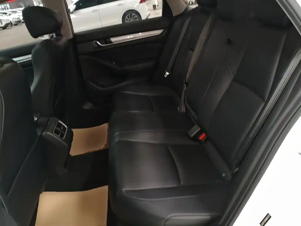 Honda Accord — миниатюра 17