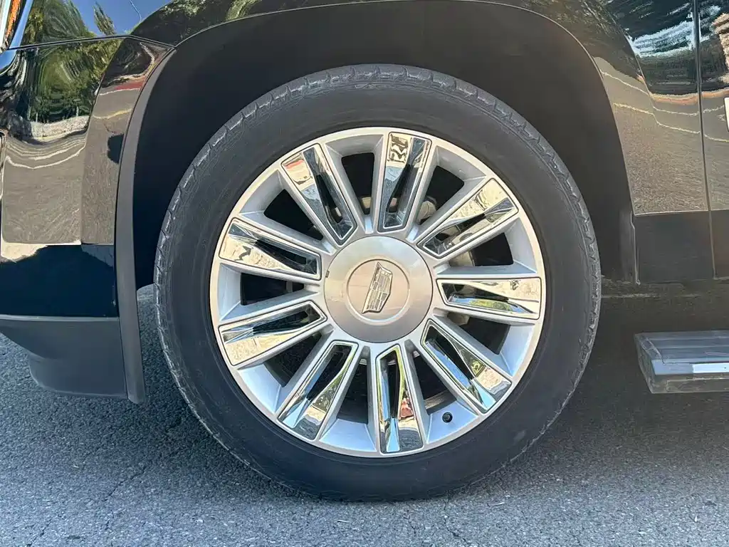 Cadillac Escalade — миниатюра 4