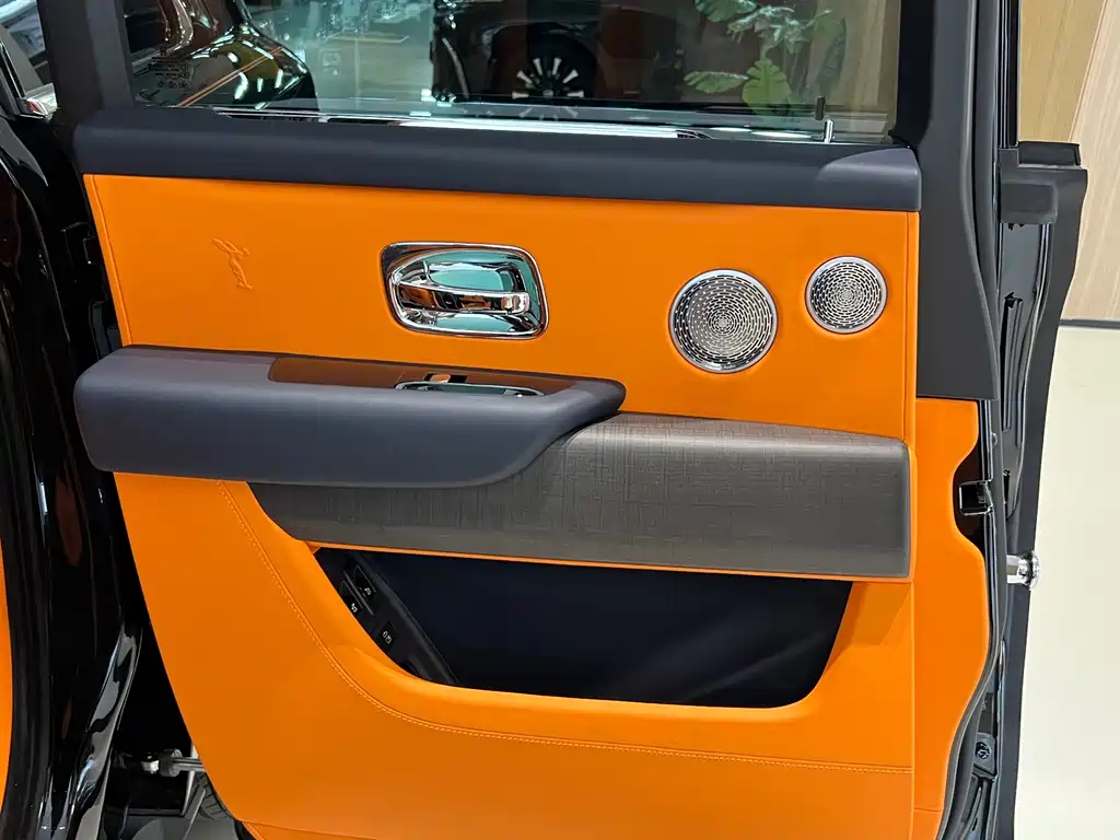 Rolls-Royce Cullinan — миниатюра 16