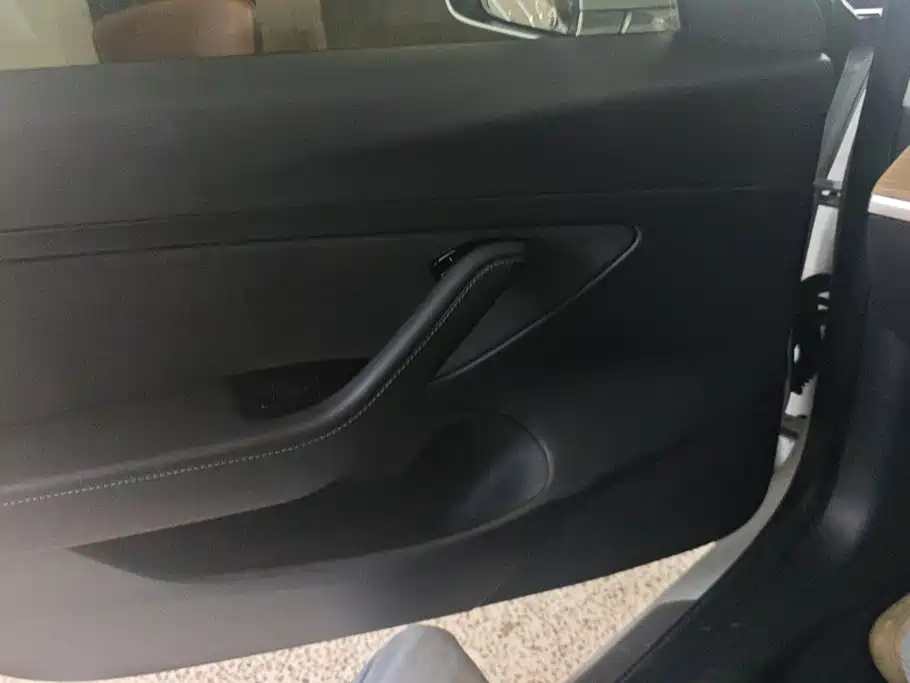 Tesla Model 3 — миниатюра 7