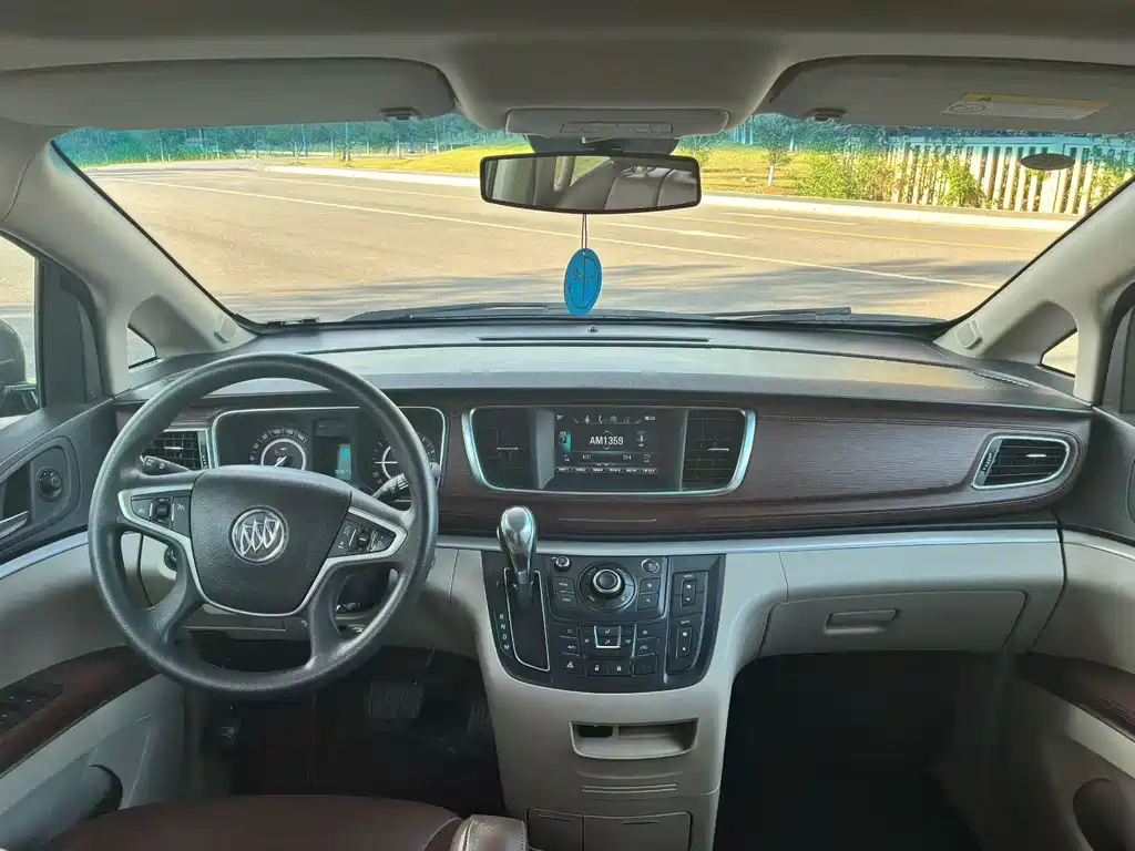 Buick GL8 — миниатюра 8