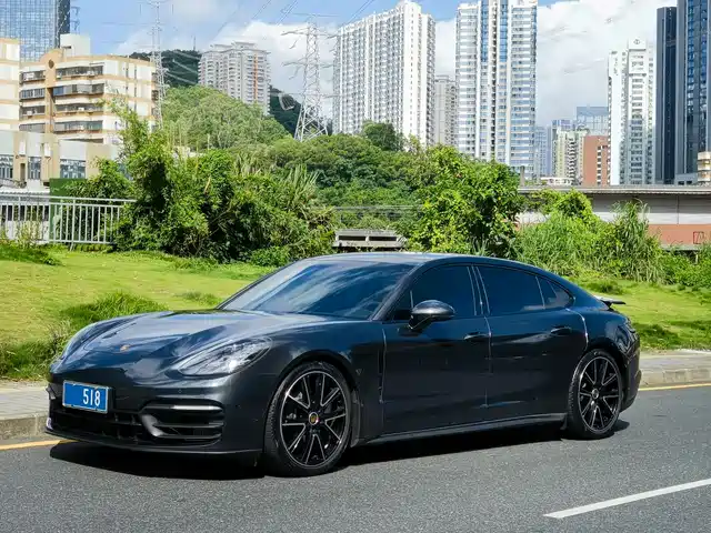 PORSCHE PANAMERA 2023