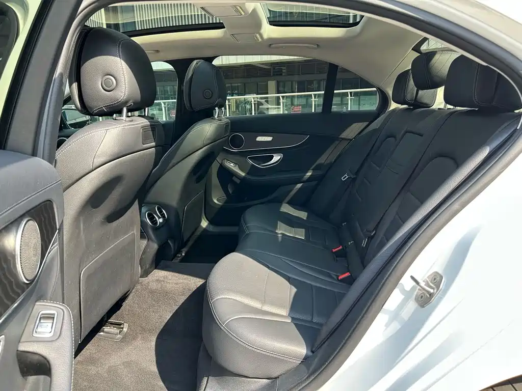 Mercedes-Benz C-Class — миниатюра 7