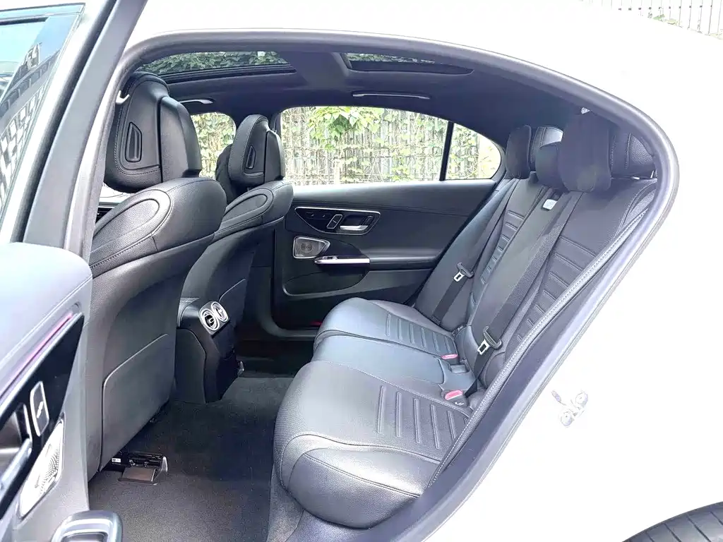 Mercedes-Benz C-Class — миниатюра 6
