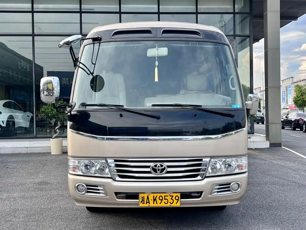 Toyota Coaster — миниатюра 15