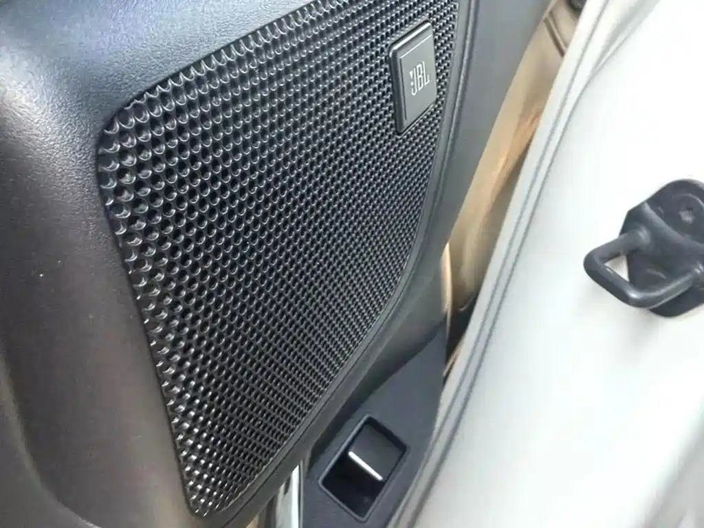 Toyota Alphard — миниатюра 6