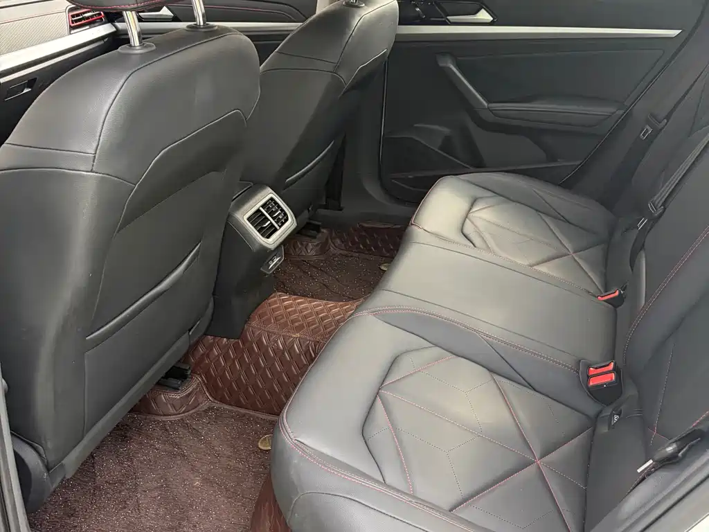 Volkswagen Lavida — миниатюра 6