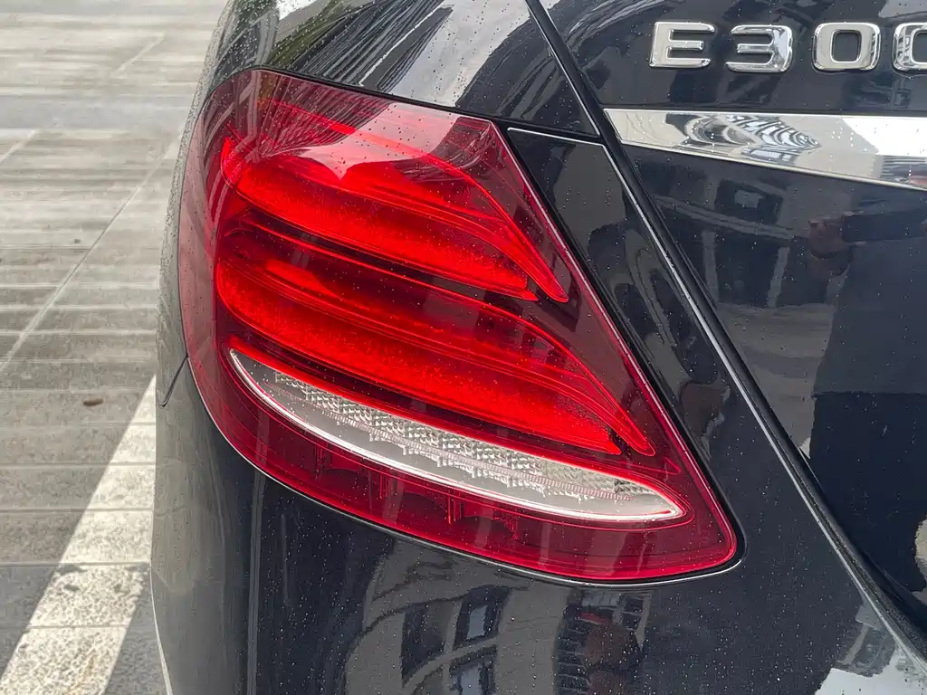 Mercedes-Benz E-Class — миниатюра 13