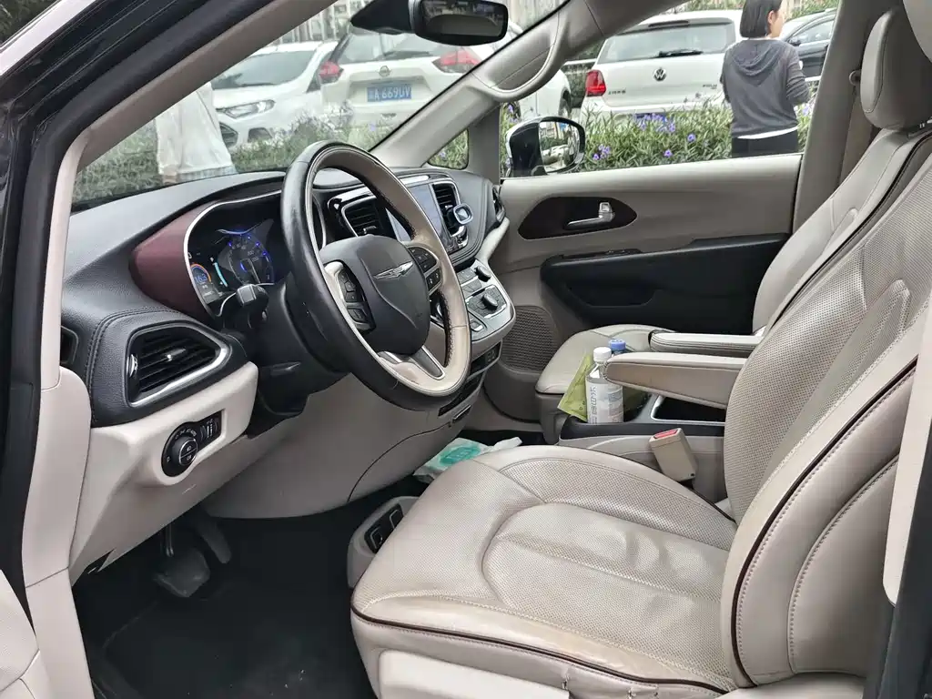 Chrysler Grand Voyager (Import) — миниатюра 8