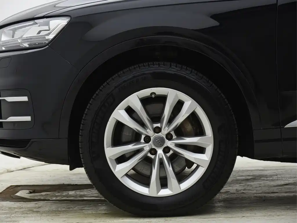 Audi Q7 — миниатюра 5