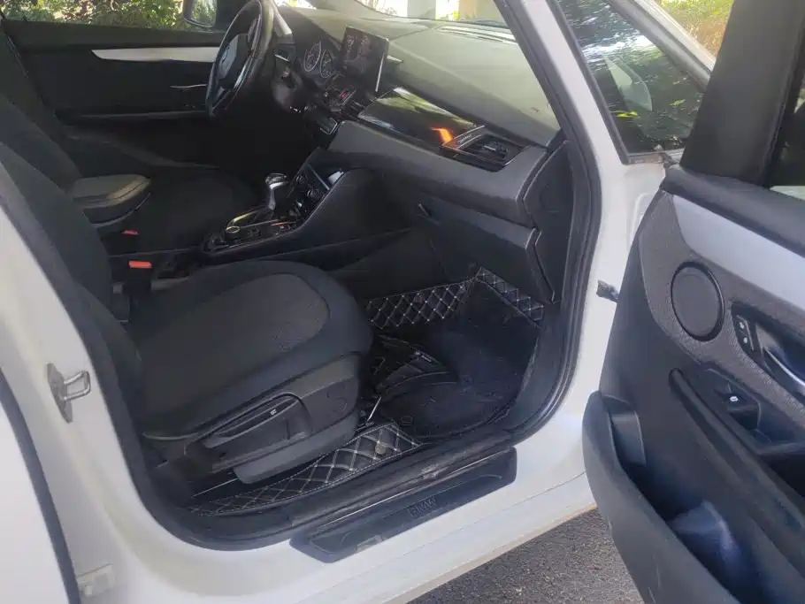 BMW 2 Series Active Tourer — миниатюра 8