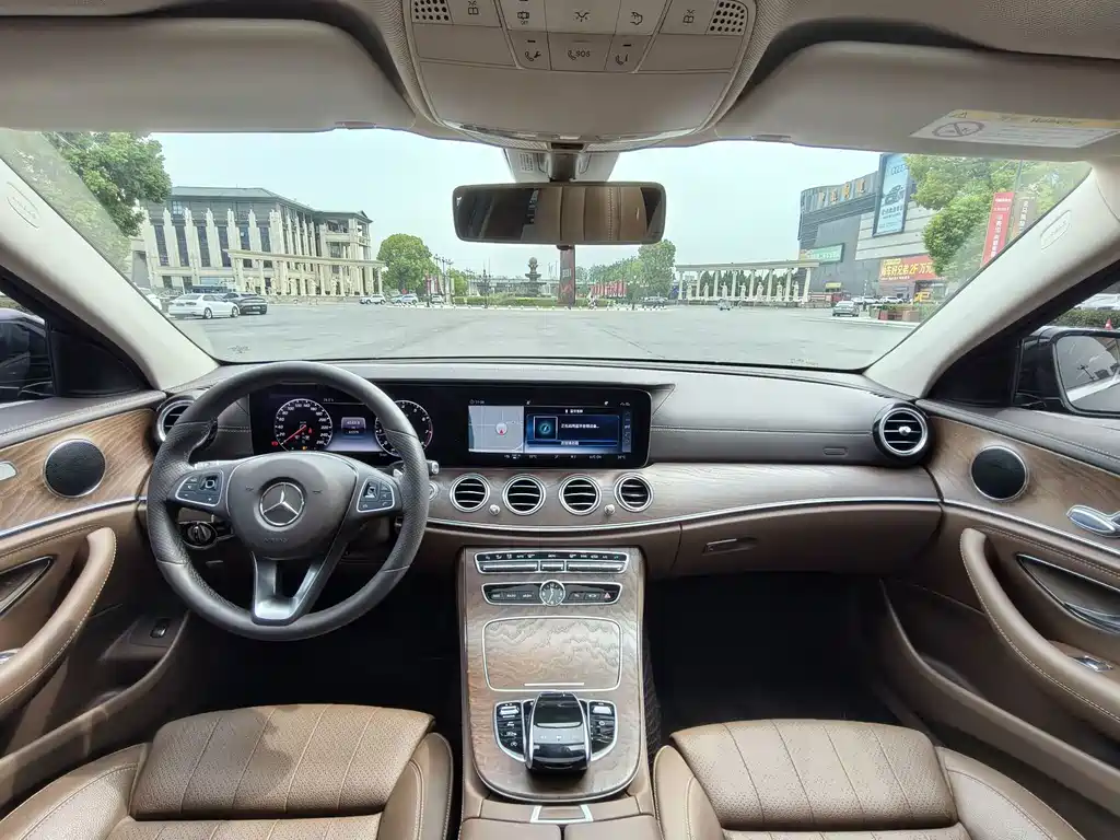 Mercedes-Benz E-Class — миниатюра 16