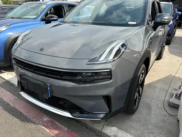 2021 Lynk & Co 06