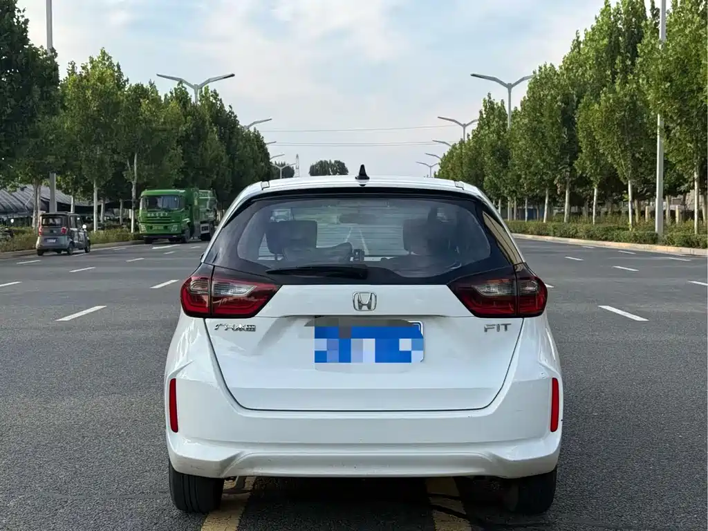 Honda Fit — миниатюра 8