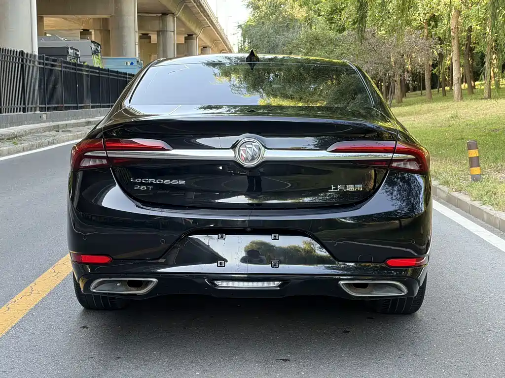 Buick LaCrosse — миниатюра 10