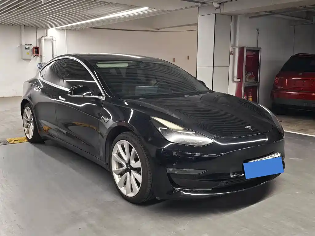 Tesla Model 3 — миниатюра 3