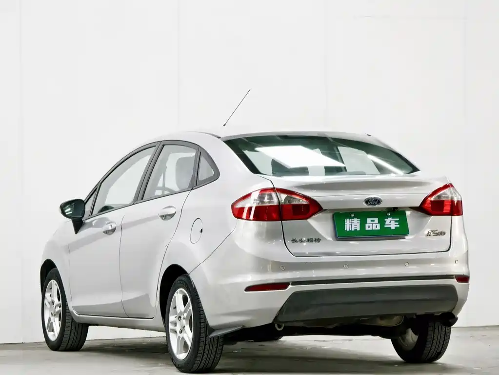 Ford Fiesta 2013 1.5L MT