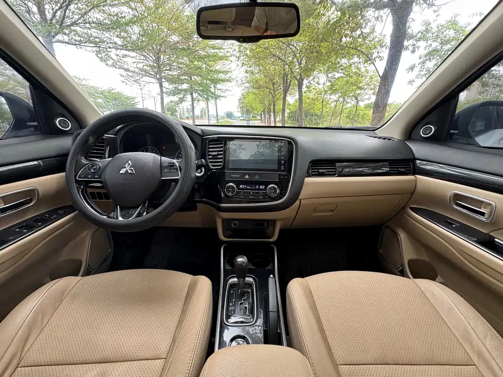Mitsubishi Outlander 2.0L 2WD Glory Edition 5 seats, фото 10