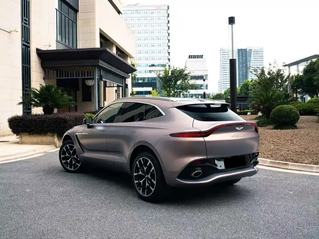 Aston Martin DBX — миниатюра 2