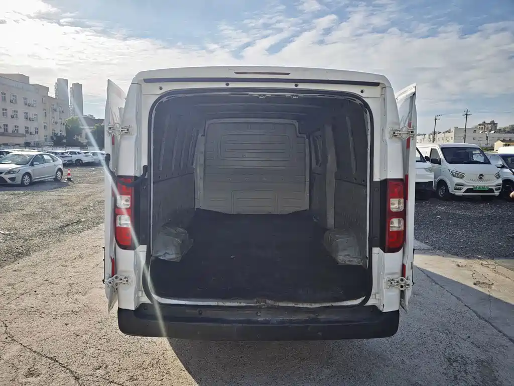 Wuling Yangguang — миниатюра 11
