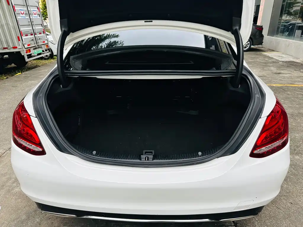 Mercedes-Benz C-Class — миниатюра 10
