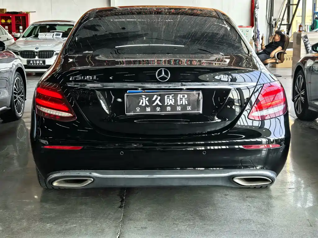 Mercedes-Benz E-Class — миниатюра 11