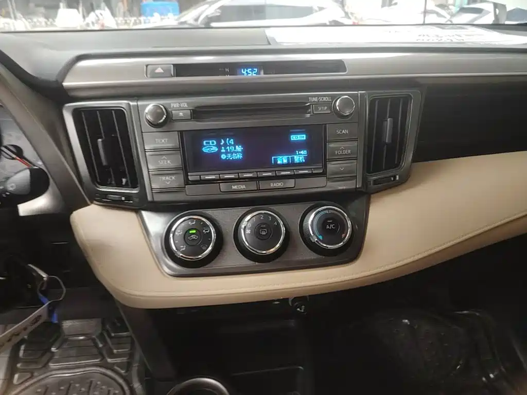 Toyota RAV4 — миниатюра 13